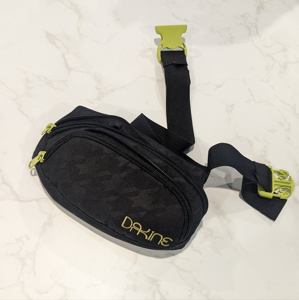 Dakine Hip Pack in black